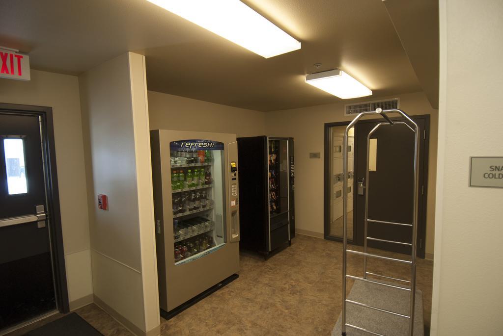 Woodspring Suites Уилистън Екстериор снимка