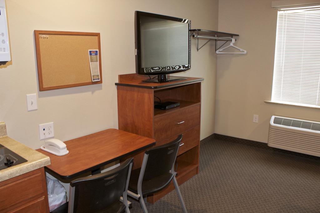 Woodspring Suites Уилистън Екстериор снимка